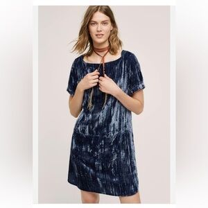 Anthropologie Navy crinkled velvet tunic shift dress by Floreat. Small